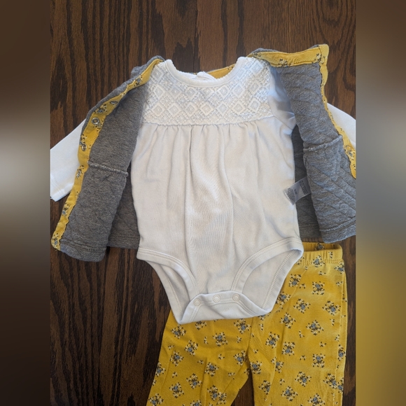 Carter's 6m outfit - Picture 3 of 4